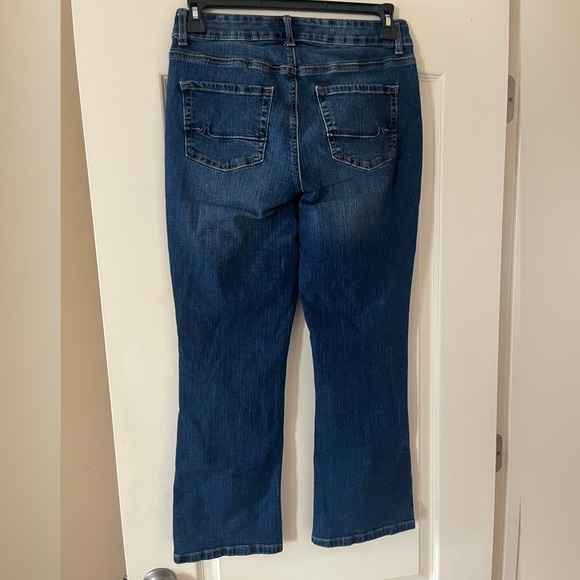 Maurices Darker Wash Distressed Curvy High Rise Jeans Straight Leg Size 10 - Picture 4 of 13